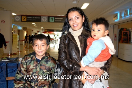 05112008
Saúl, Marisa y Santiago Ramírez llegaron del Distrito Federal