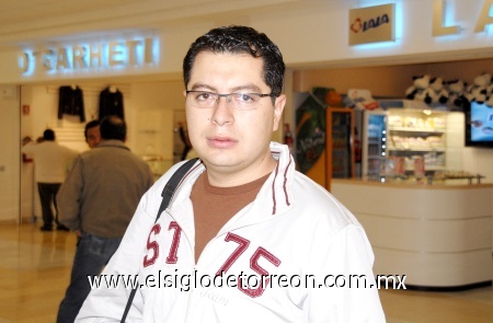 06112008
Carlos de la Cruz viajó a la Ciudad de México para cumplir con trabajo