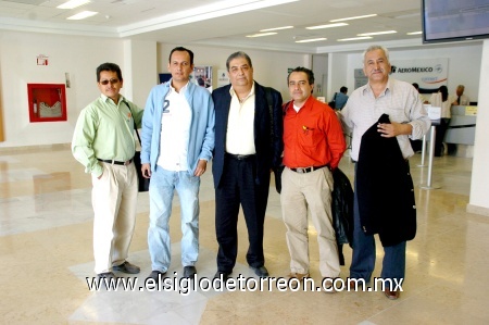 08112008
Carlos Avelar, Samuel Chávez, César Curiel, José Lira y Alfredo Curiel regresaron a Guadalajara, Jal