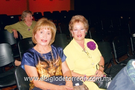 Lili de Amador y Susy de Ortíz.