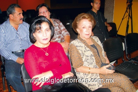 Rosalía Ayoub y Norma de Tostado.