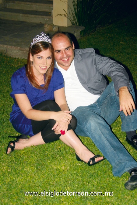 Boda en puerta 
Anavilly Estrada y Luis Galindo.