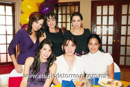 Las primas Reed: Claudia, Alina, Lily, Susy, Alejandra y Mariam.