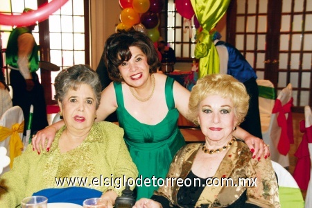 De manteles largos
Estela de Reed, Susy Reed y Enriqueta Reed de Murra.
