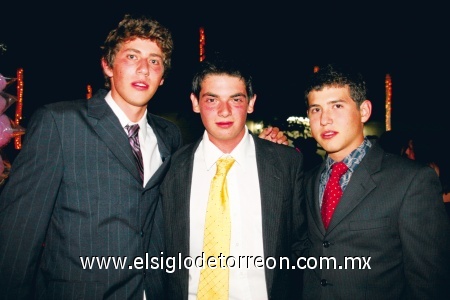 Guillermo Saldaña, Toño Safa y Juan Pablo Castrellón.