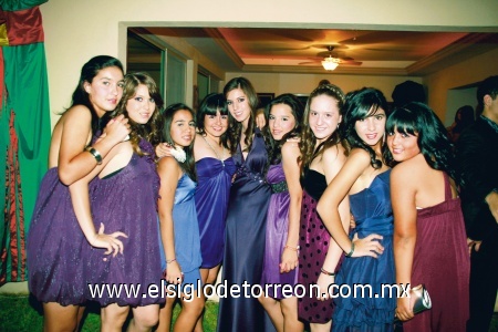 Felices quince
Ana Lorena Saldaña Dávila disfrutó de su fiesta de quince años rodeada de sus amigas.