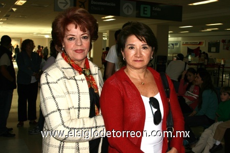 10112008
Mica de Arroyo y Aurora de Suárez viajaron ala Ciudad de México.