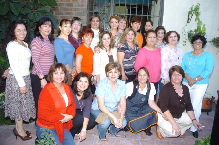 02112008
Integrantes del Club de Jardinería Clivia en su última reunión donde está a cargo como presidenta Ana María Álvarez de Avelar y se lucieron como anfitrionas Laura Gurrola de Valdés y Ana Lucía Díaz de Villegas