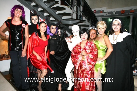 04112008
Jéssica Arellano, Alexandra Ramírez, Bety Padilla, Graciela Astorga, Karla y Claudia Guerrero, Georgina Solorio, Ana Elisa de Lara, Carmen y Claudia Montellano.