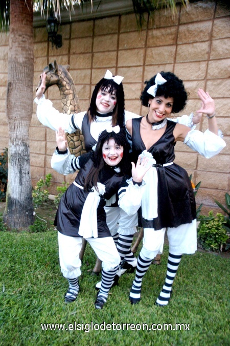 02112008
Carmen y Valeria Esparza con Gracia Ladázuri