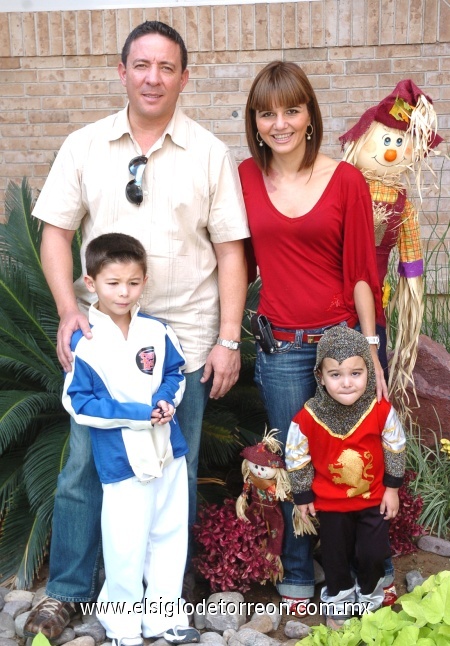 02112008
Mauricio, Mirna, Maury y Leonardo de la Garza.