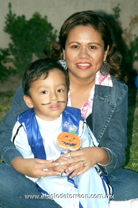 02112008
Mayela Delgado de Pérez con su hijo Dante Pérez Delgado.