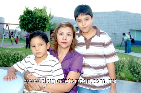 02112008
Nora Sánchz, Mario González y Jairo González.