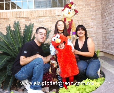 02112008
Salvador, Silvia, Sofía y Salma Navejas.