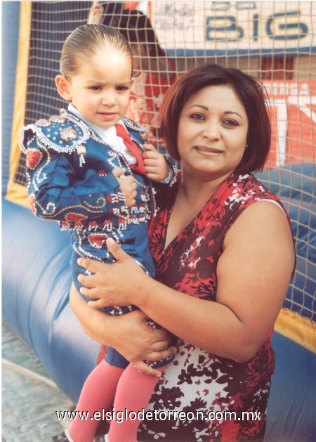 05112008
Franco Rodríguez Domínguez en compañía de su mamá Marcela Domínguez de Rodríguez, en su fiesta de tercer cumpleaños