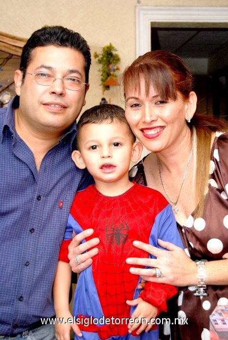 05112008
Max Fernández Piedra festejó su cumpleaños como El Hombre Araña junto a sus papás Víctor Fernández y Fátima Piedra de Fernández