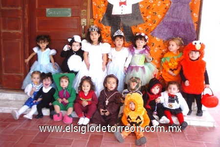 05112008
Pequeños de la Estancia Infantil Peques en su fiesta de disfraces