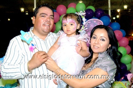 06112008
Elani con sus papás Ernesto Esquivel y Eva Silos