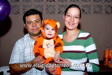 08112008
Ricky con sus papás Ricardo López González y Tere Murillo de López