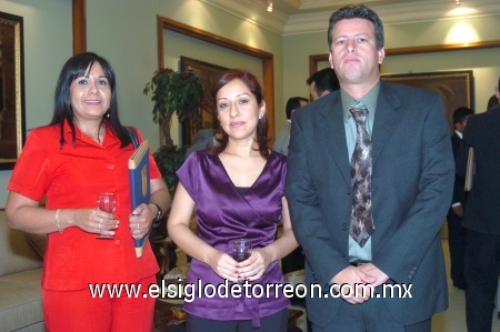 02112008
Susana Bañuelos, Dolores Domínguez y Alberto Macháin.