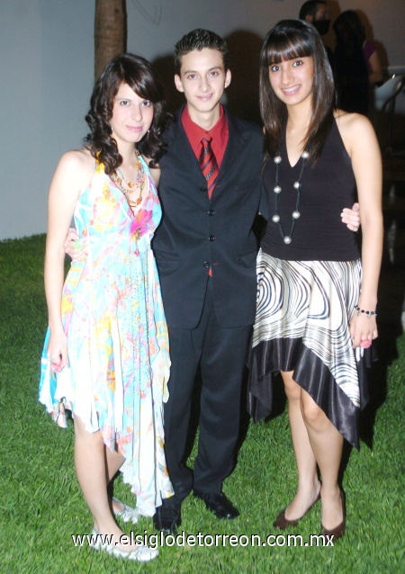 03112008
Mary Jose Sánchez, Fernando Serna y Mary Pily González.