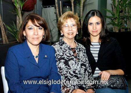 09112008
Ivonne Rivera, Aurorita y Ale Máynez.