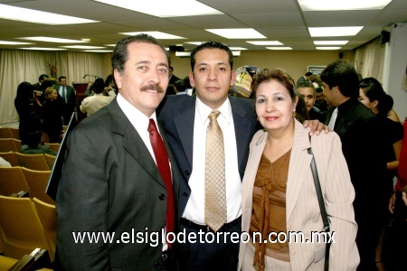 09112008
Juan Herrera Barba, Juan Carlos Herrera Salazar y María Estela Salazar Díaz.