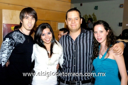 09112008
Robert y Laura Hacman, Alexander Hodgkinson y Ana Emilia Cárdenas.