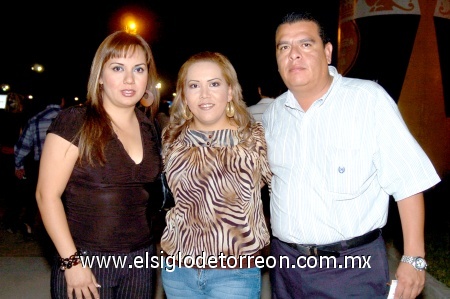 09112008
Socorro, Michel y Miguel Pérez.
