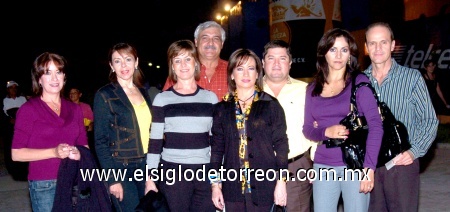 09112008
Miguel y Mayela Mery, Gerardo y Claudia Valdés, Maruza García, Lupe Villalobos, Gonzalo y Laura Valle.