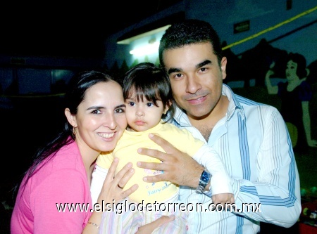 09112008
Lupita de Villarreal, Miguel Ángel Villarreal y Astrid Villarreal