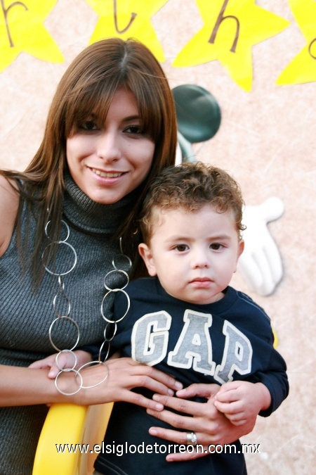 09112008
Santiago Gutiérrez Vera y su mamá Karla Vera de Gutiérrez.
