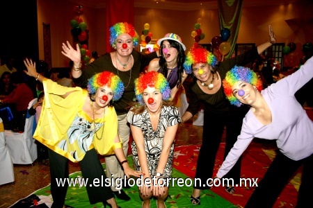 10112008
Mónica de Reed, Lety de Izaguirre, Pilar Abusaid, Yola Murra, Claudia de Rebollo y Claudia Rebollo.