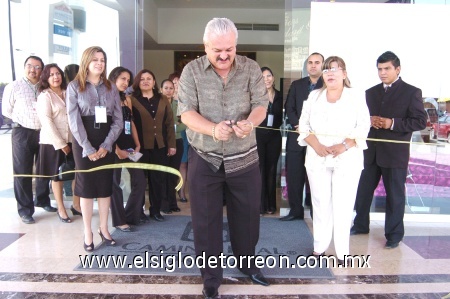 10112008
Manuel Quiroz Ramírez fue el encargado de realizar el corte de listón de la Expo Boda y XV Años Tus Sueños Hechos Realidad y Mis XV Temáticos.