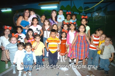 11112008
Linda fiesta tuvo el pequeño Óscar Hernández, sus primos y amigos se reunieron para festejarlo.