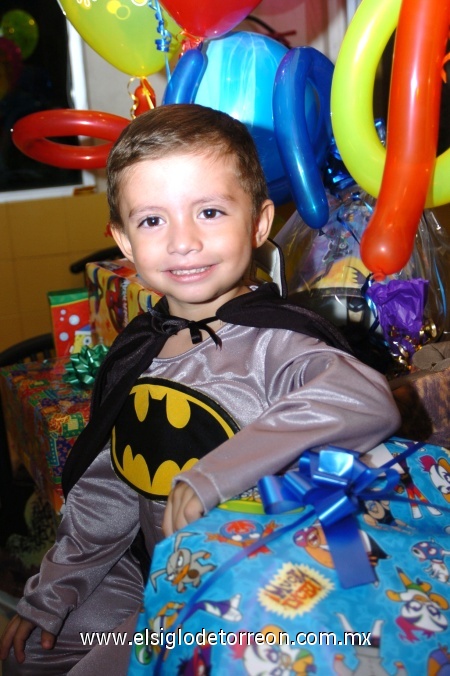 11112008
Muchos regalos recibió el pequeño Héctor.