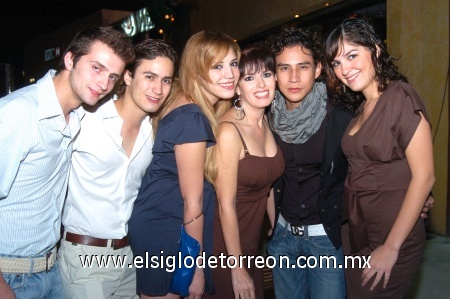 10112008
Ángelo Villalba, Iván Eguía, Grethel Romo, Ale Hoyos, Javier Gurza y Gabo