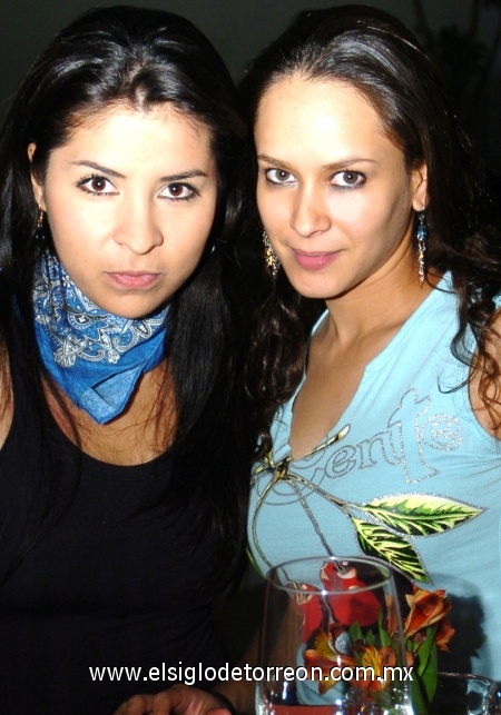 10112008
Cindy Martínez y Elena Chávez.