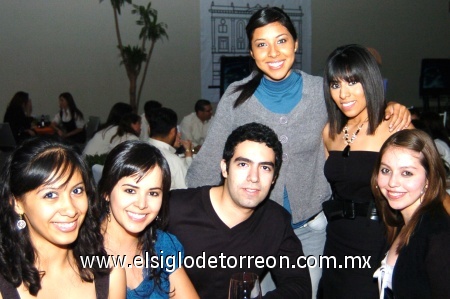10112008
Patricia Reyes, Pamela Palomares, Leslie Alférez, Antonio Madrigal, Marcela Téllez y Alejandra Rodríguez.