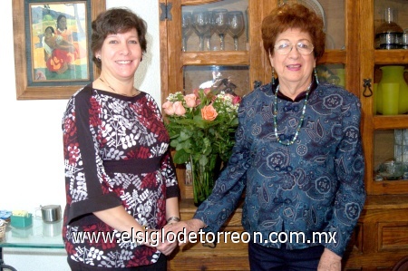11112008
Carolina y su hija Frida Ciprés de Rayas, organizadora del convivio
