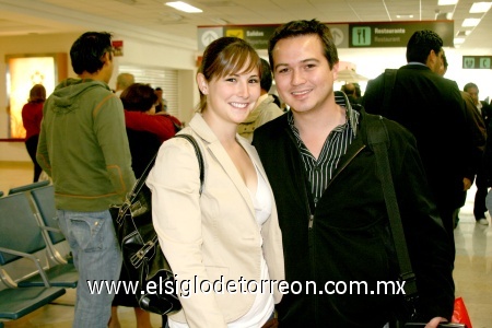 15112008
Karla Wolf recibió a Marcelo Máynez, quien llegó de la Ciudad de México