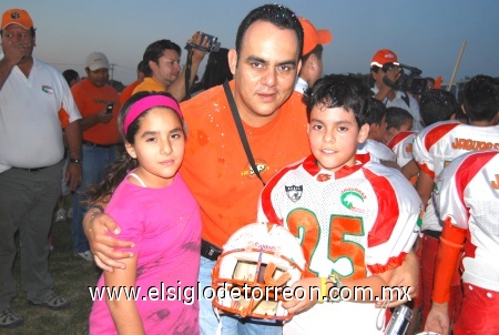 12112008
Jorge Rivera con sus hijos Daniela Rivera y Jorge Ernesto Rivera Zugasti