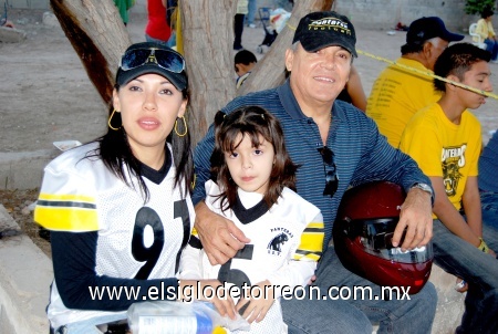 12112008
María Jose Robles, Gaby Flores y Beto Flores