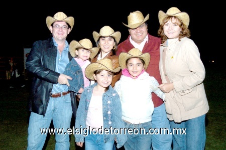 13112008
Natalia Castilla, Sofi Castilla, Alyri Soriano, Alebrto Castilla, Martha de Castilla, Ricardo Soriano y Alma de Soriano