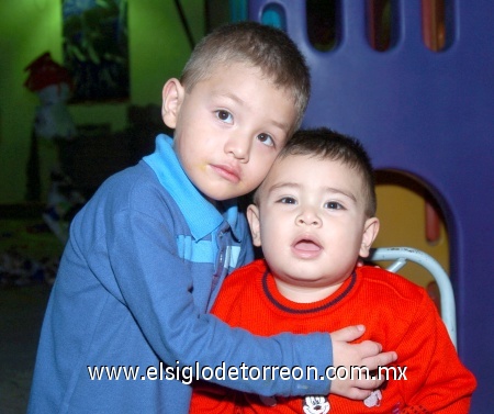 13112008
Abdel Iván con su hermano Cristian