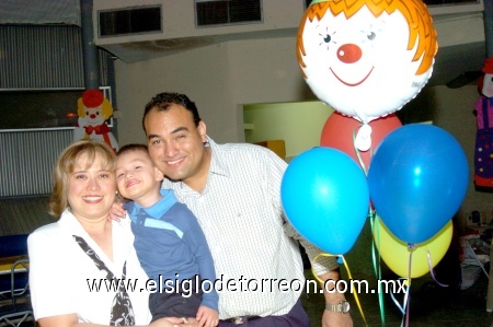 13112008
Lindo convivio de tres años tuvo Abdel Iván, sus padres René Iván Ramírez y Ana Lilia Díaz lo festejaron