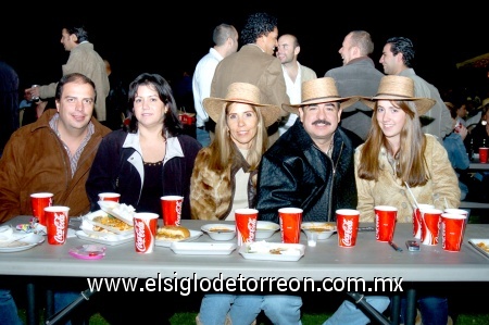 13112008
José Luis y Angélica Navarro, Nicole, Lázaro y Lies