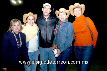 13112008
Paty de Acosta, Berenice Valenzuela, Rolando Orozco, Olga Acevedo e Irma de Pelayo