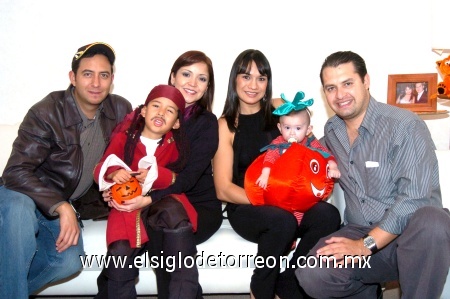 14112008
Santiago Mendoza, Alejandra de Mendoza, Víctor Mendoza, Octavio Durán, Valeria Correa de Durán y Octavio Durán Serna.