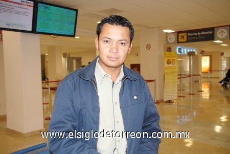 18112008
Édgar Camacho viajó por asuntos de trabajo a la Ciudad de México.